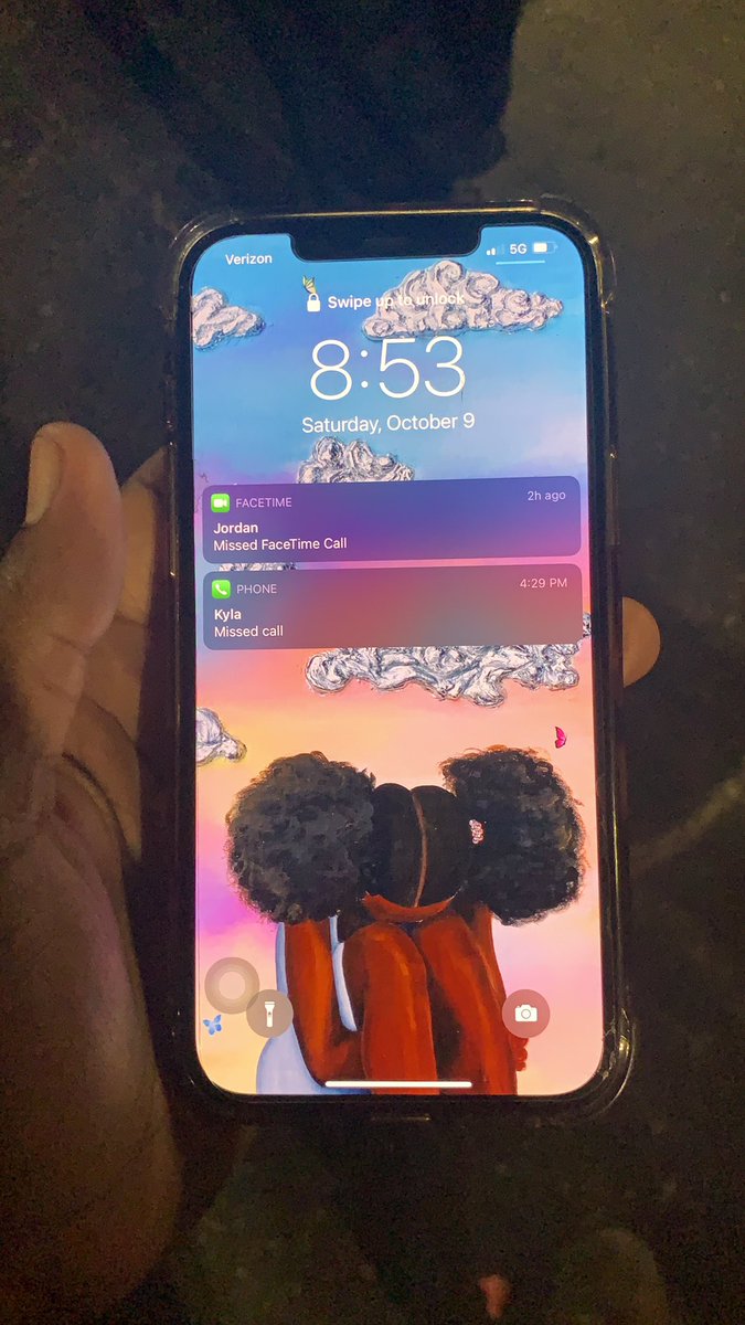 Anybody left they phone at homecoming??? 
#emu21 #emu22 #emu23 #emu24