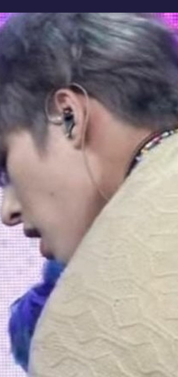 Woosanwriter's tweet photo. Kq stylist please stop painting them white if you ain't even gunna blend past the jawline please https://t.co/cbvVJK7lKm