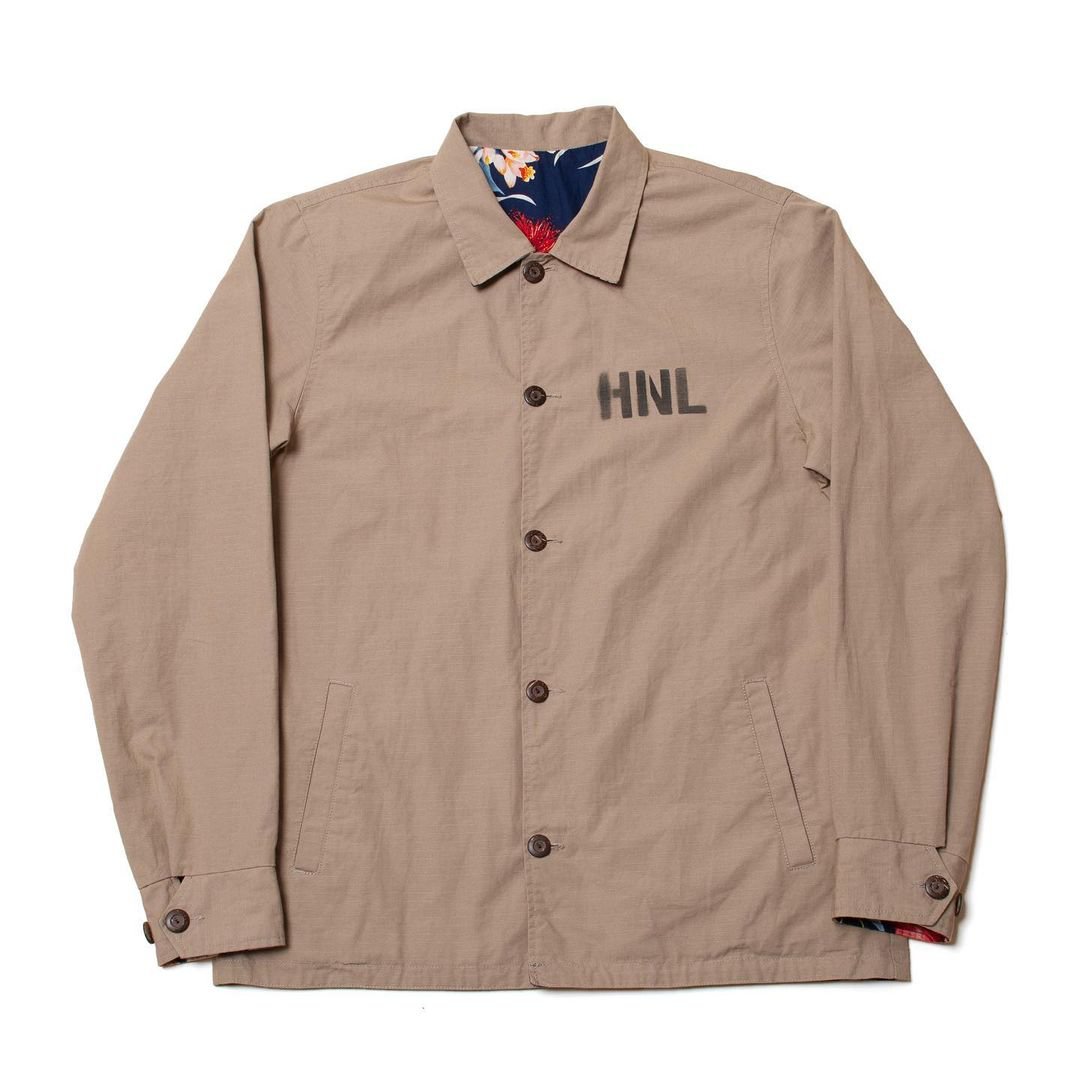 HawaiiShops's tweet image. Whoa, this is awesome! Find them at @alohafarmlovers Kakaako every weekend. #repost @lanis_hawaii: Reversible Jacket by LANI’S General Store🌴🤙✨