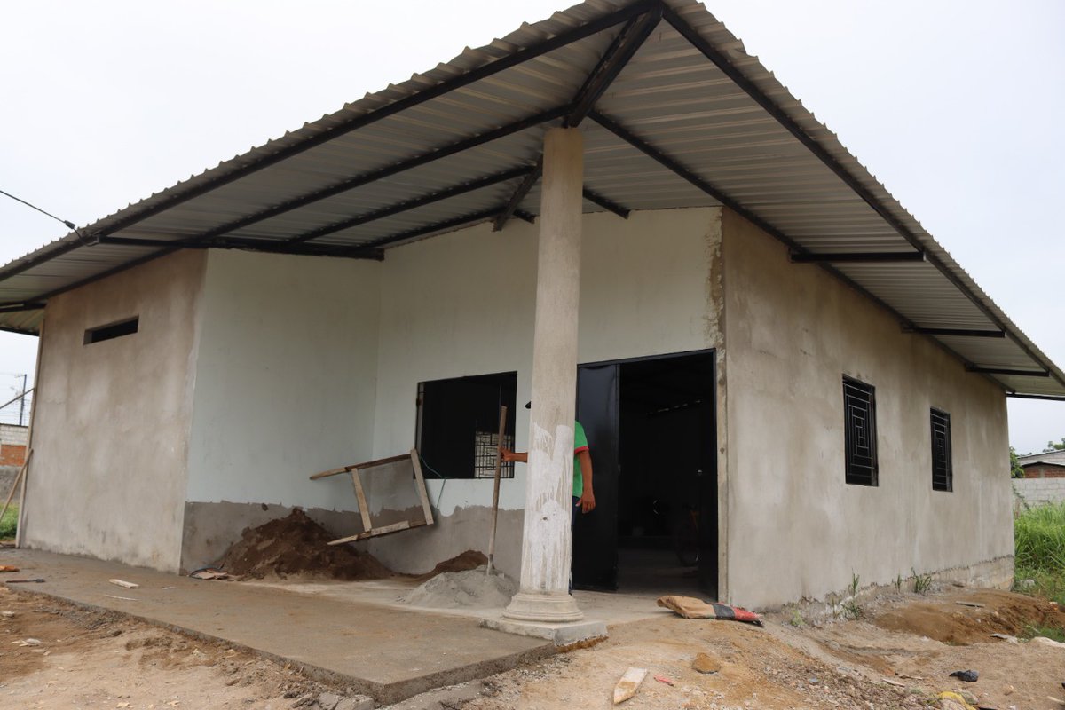 Larry_vite's tweet photo. N U E V O - S A N T A - R O S A #Nazareno
#LAcasaComunal
Como parte de nuestro proyecto #ViVeLAvidaSinDrogas, seguimos trabajando en la construcción de la casa comunal de la Cdla. El Nazareno, donde trabajamos en la colocación de cerámica y enlucido de la parte posterior de https://t.co/f4fLuYj2qq