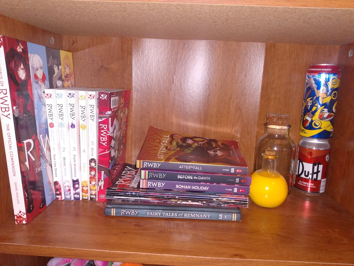 AlexH11152's tweet photo. I finally have them both. I have BOTH @tabbytabaxi and @IAmLindsayJones signatures :)
I also have all the RWBY books I can get my paws on right now! :)
#NutsNDolts #NutsAndDolts #RubyxPenny #PennyxRuby https://t.co/B0iULlOH0Z