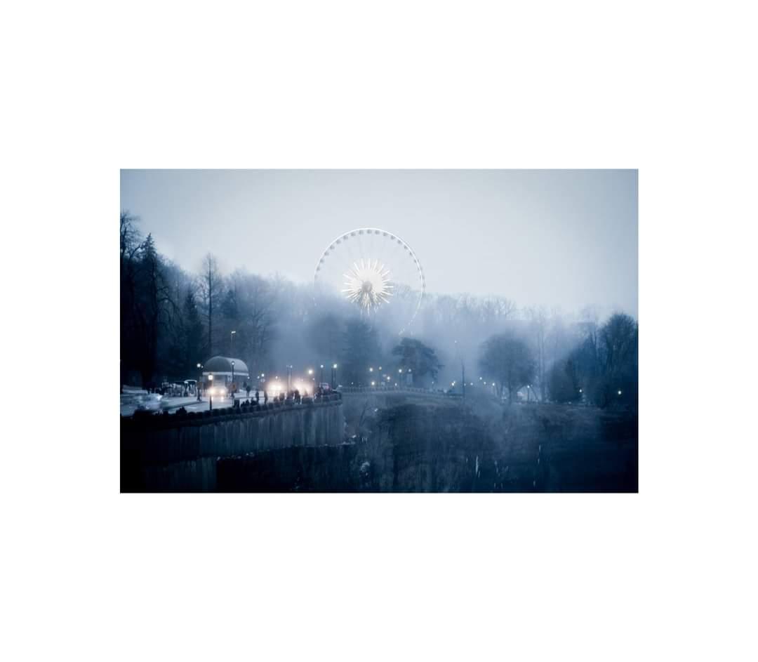 Emma_Hudee's tweet photo. Au jour bleu comme la nuit
À la brume épaisse qui camoufle
La frénésie et l'ennui
Vivant dans un seul et même souffle 🔹🔹🔹

 #brume #nuit #bleu #souffle #poeme #ame #soul #instant #capture #art #ecriture #photography #photoshoot  #photographer #photographe  #blue https://t.co/veg6hchovg