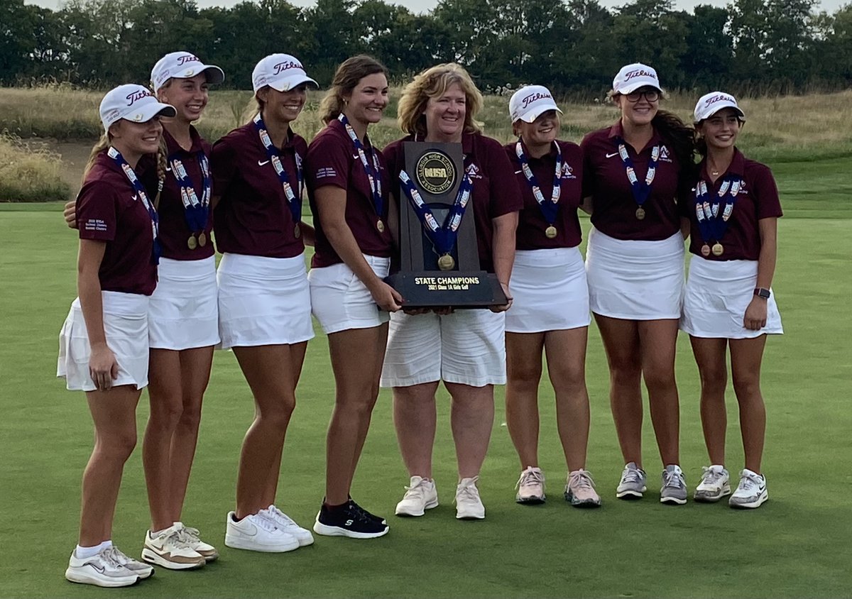 IHSAState's tweet photo. 2⃣0⃣2⃣1⃣ @IHSASTATE GIRLS #GOLF ⛳️🏌️‍♀️

🏆TEAM CHAMPIONS🏆
1⃣A: Mt. Carmel (604)
2⃣A: Barrington (595)

🥇INDIVIDUAL CHAMPIONS🥇
1⃣A: Gracie Piar, Alton Marquette (136)
2⃣A: Mara Janess, Barrington (141) https://t.co/PeqUOVbrvF
