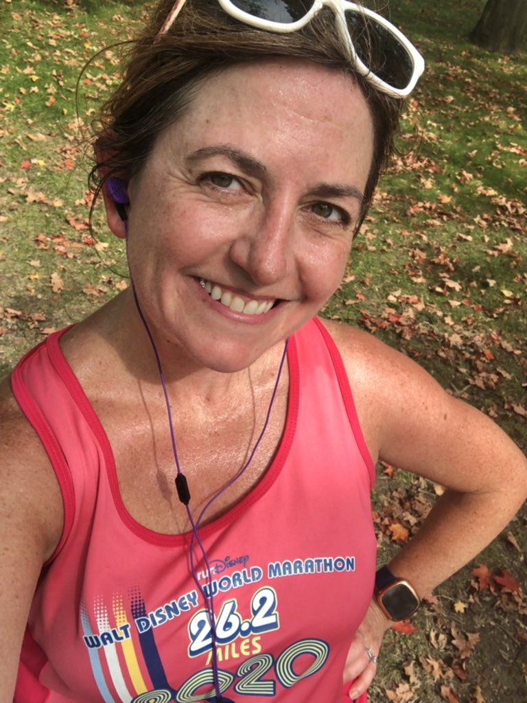 Emjay1028's tweet photo. Felt cute, ran the virtual #Boston Marathon today. Couldn’t have asked for better running #weather or a prettier running route. I’m coming for you, #Dopey2022! 💪🏃🏻♀️ #ViewFromMorningRun #Boston #Esplanade @EsplanadeBoston @bostonmarathon #Runto125 #runDisneyTraining #RunnerBliss https://t.co/pA0QRpbGsw