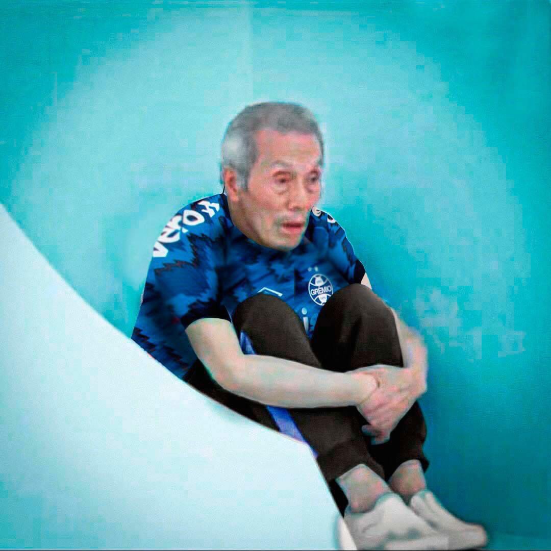 muellerthais_'s tweet photo. Eu esperando o Grêmio sair da zona do rebaixamento https://t.co/lmEh6OqWdk