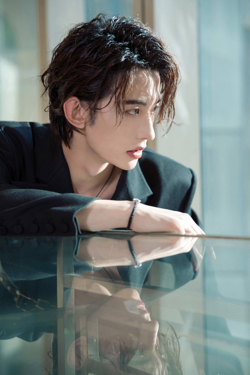 Forhuasen's tweet photo. Chang Huasen for Charlotte Tilbury makeup spokesperson conference in Shanghai

#常华森 #ChangHuasen #Waston https://t.co/NBWLyDy4GO
