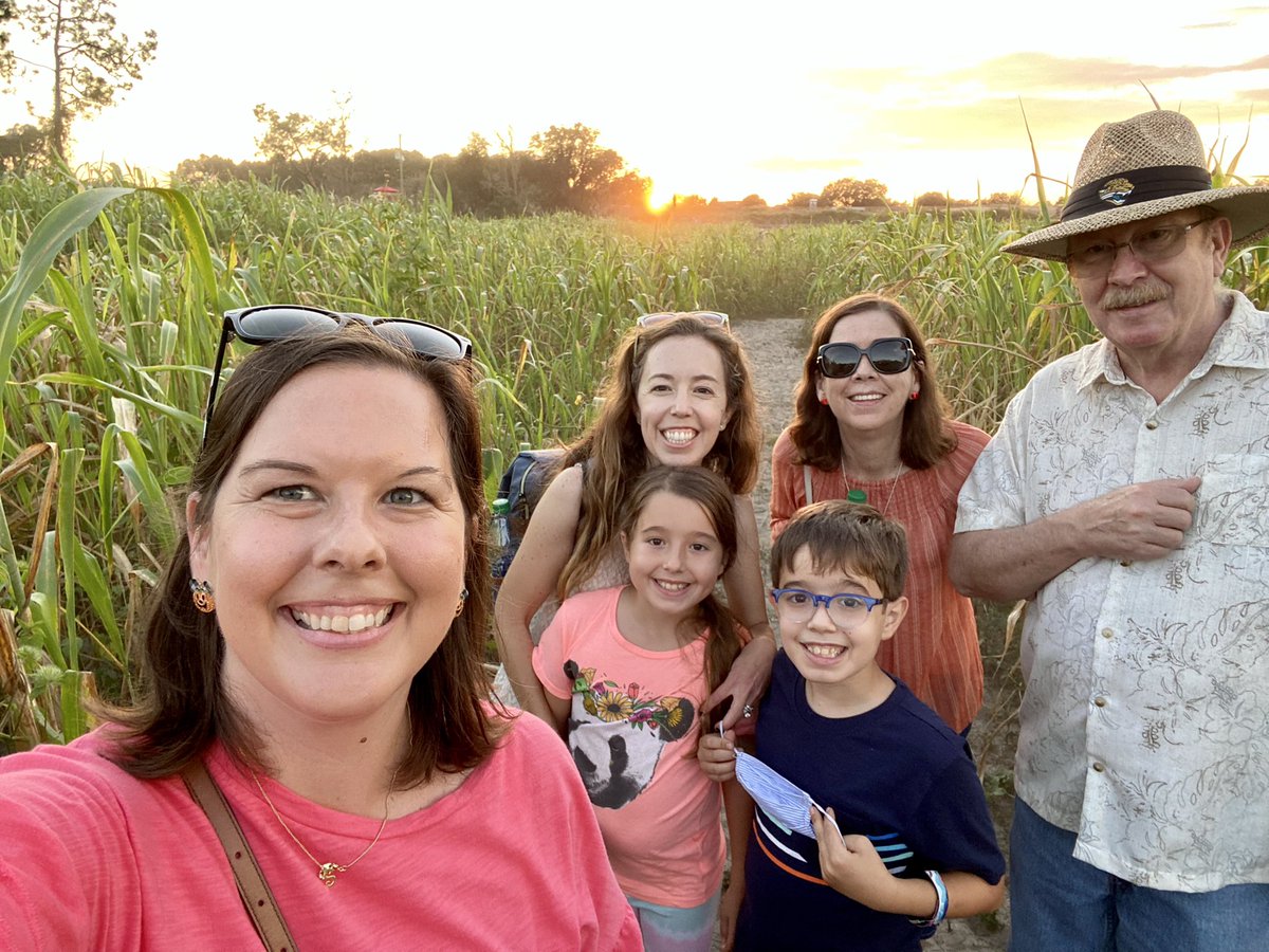 sbreenie_thomas's tweet photo. Such a fun time with family and friends at Amazing Grace Family Farms! The photos ops and weather were perfect! We loved the maze and all the activities! 🌽🧡🎃 @AGcropmaze https://t.co/PkZV6ies6C