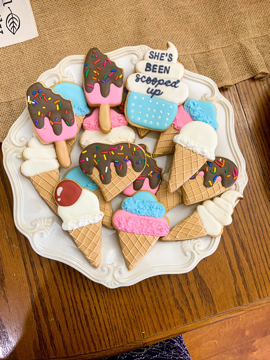 _breezycamel's tweet photo. Proud of these royal icing sugar cookies I made for a bridal shower ☺️ 🍦 #shesbeenscoopedup https://t.co/MieayIZxiw