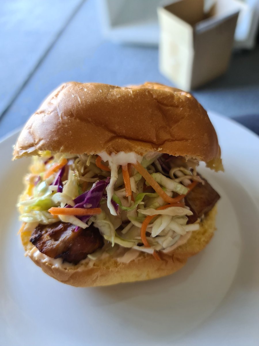 metalguru_nz's tweet photo. #LockdownFood pork burger 9/10 https://t.co/b4Um3P4PIY