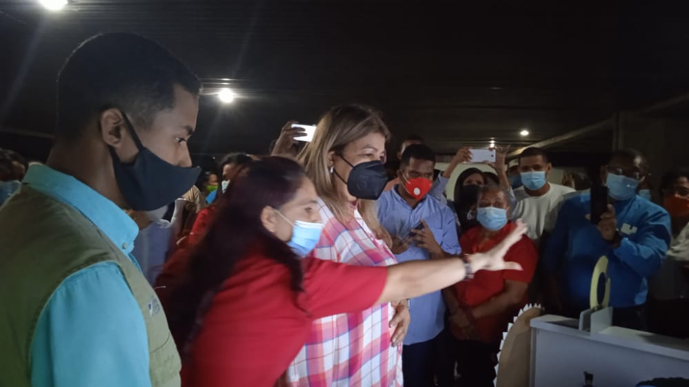 Fundabit_Falcon's tweet photo. #09Oct La ministra @_LaAvanzadora compartió con la Doc. Marelys Castro y con todos los entes adscritos del Estado.Fundabit Falcon dijo presente,con la demostración de sus producciones.Entre ellas el  juego en realidad aumentada"Coronavirus"bajo el entorno de programación Scratch https://t.co/vPKEEkl3xM