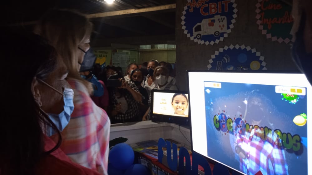 Fundabit_Falcon's tweet photo. #09Oct La ministra @_LaAvanzadora compartió con la Doc. Marelys Castro y con todos los entes adscritos del Estado.Fundabit Falcon dijo presente,con la demostración de sus producciones.Entre ellas el  juego en realidad aumentada"Coronavirus"bajo el entorno de programación Scratch https://t.co/vPKEEkl3xM