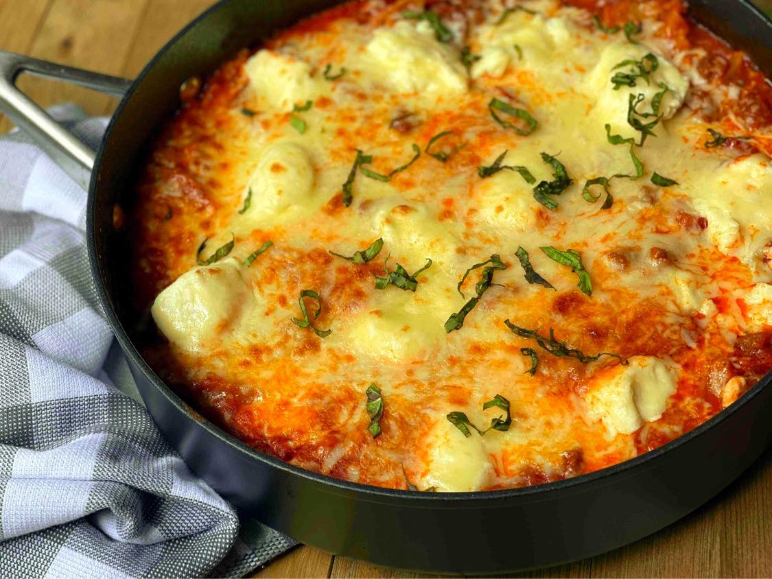 AuntBeesRecipes's tweet image. 30 Minute Skillet Lasagna is the perfect weeknight Italian One Pot Meal! All the flavors of traditional lasagna comfort food with less clean up.  
auntbeesrecipes.com/2021/10/30-min…