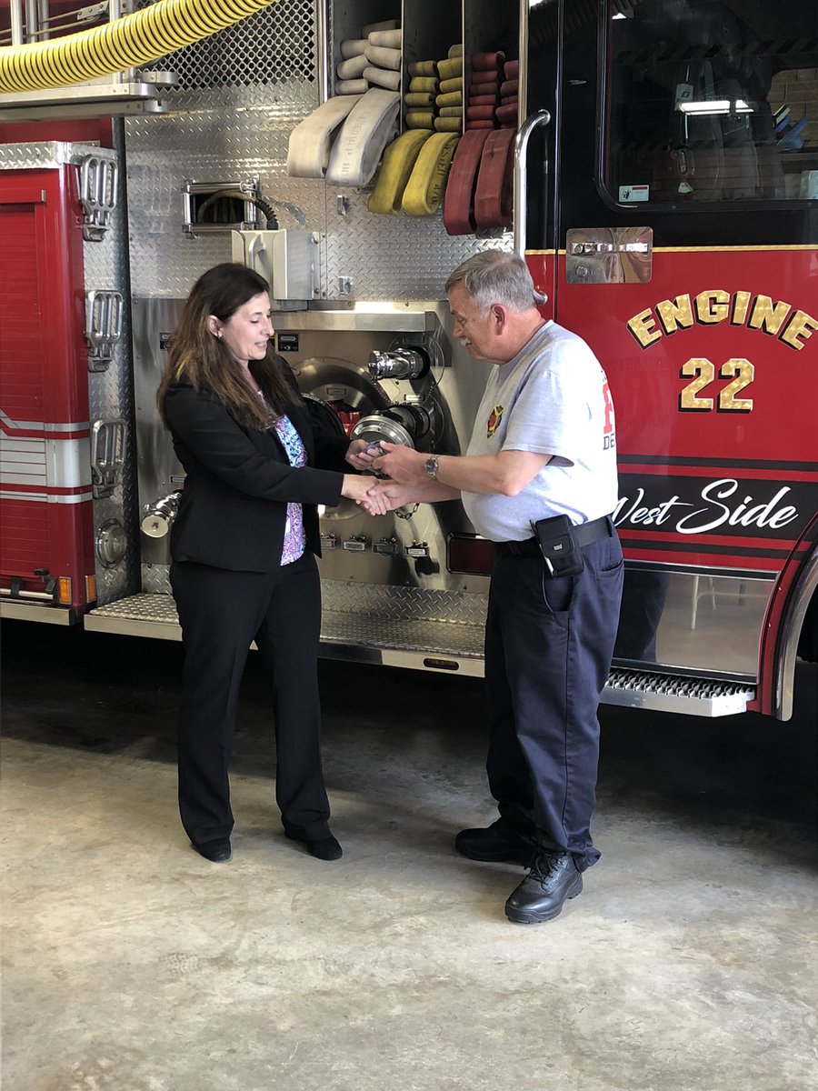 Huntersville_FD's tweet photo. It was a great day at Station 2 as folks stopped by all day to congratulate Koppy on his last shift. Koppy will remain on duty until 6:30am tomorrow morning, finishing out his final 24hr shift alongside his son & daughter. #KoppysLastRide #OneTownOneTeam #SelflessServant https://t.co/mhInadls3D