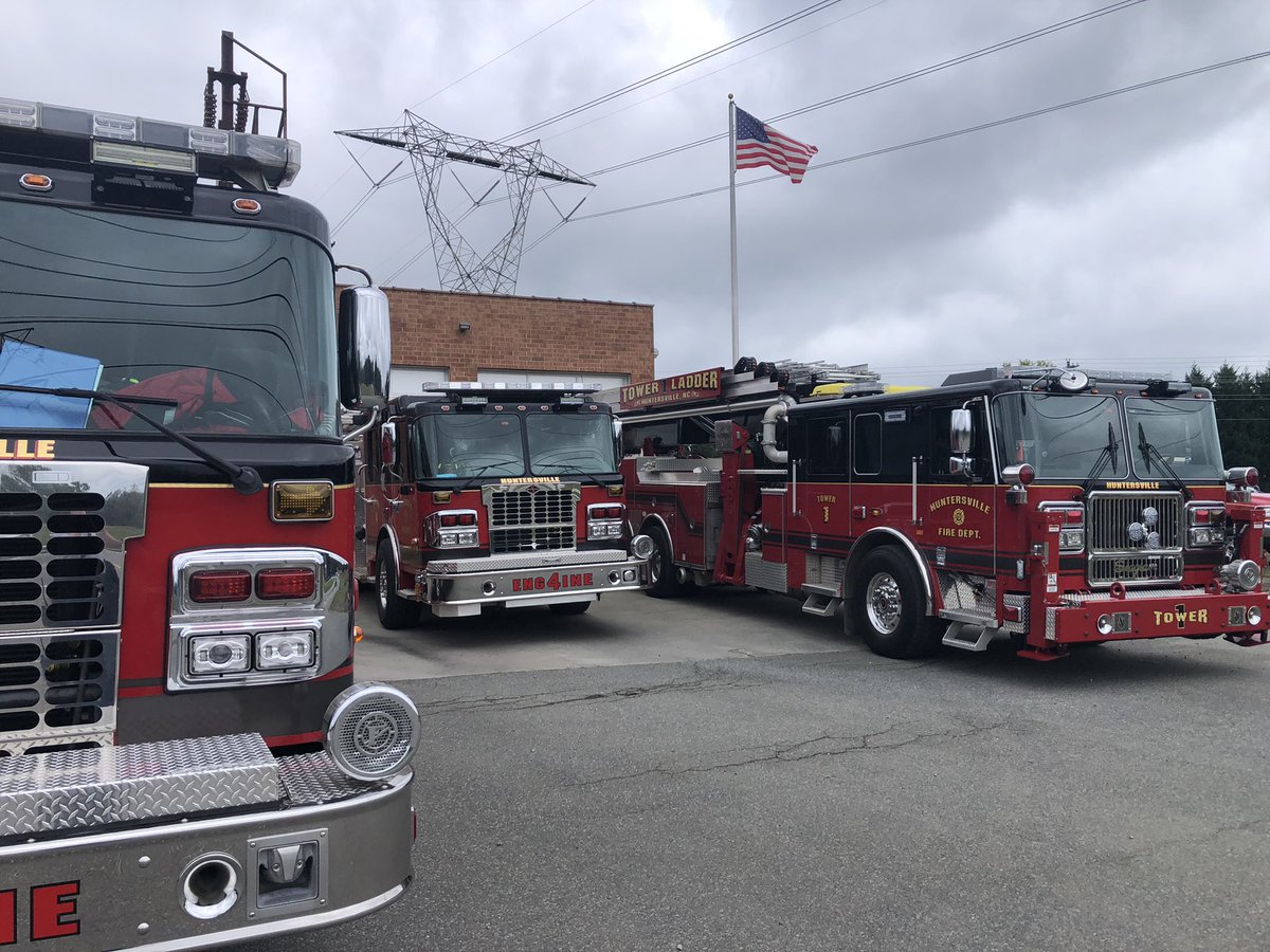 Huntersville_FD's tweet photo. It was a great day at Station 2 as folks stopped by all day to congratulate Koppy on his last shift. Koppy will remain on duty until 6:30am tomorrow morning, finishing out his final 24hr shift alongside his son & daughter. #KoppysLastRide #OneTownOneTeam #SelflessServant https://t.co/mhInadls3D