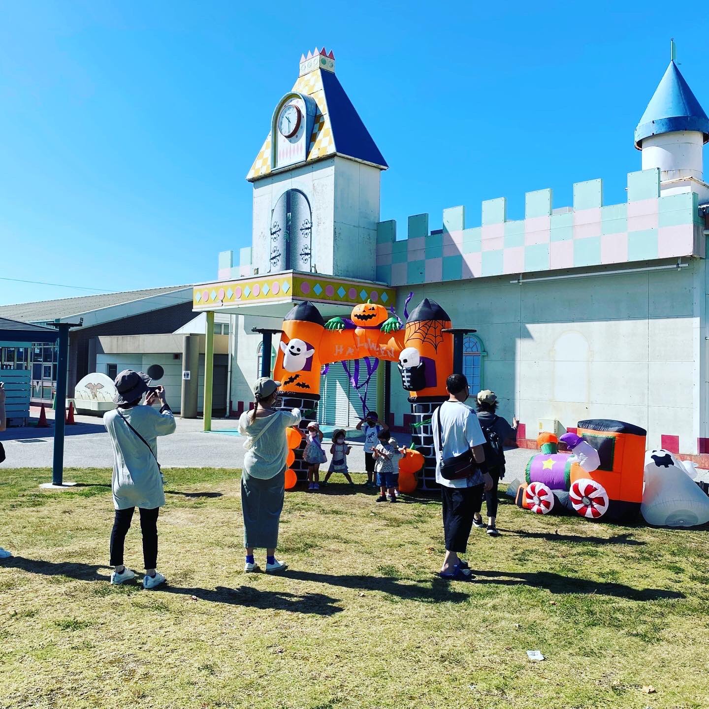 ときわ公園 公式 ときわ公園は ハロウィンイベントand秋のイベント同時開催中 24日までの週末は 大道芸人やアーティストなどが 様々なパフォーマンスも行います キッチンカーも遊園地にきていますよ ぜひ遊びにきてくださいね T Co ときわ公園 公式 ときわ公園は ハロウィンイベントand秋のイベント同時開催中 24日までの週末は 大道芸人やアーティストなどが 様々なパフォーマンスも行います キッチンカーも遊園地にきていますよ ぜひ遊びにきてくださいね T Co