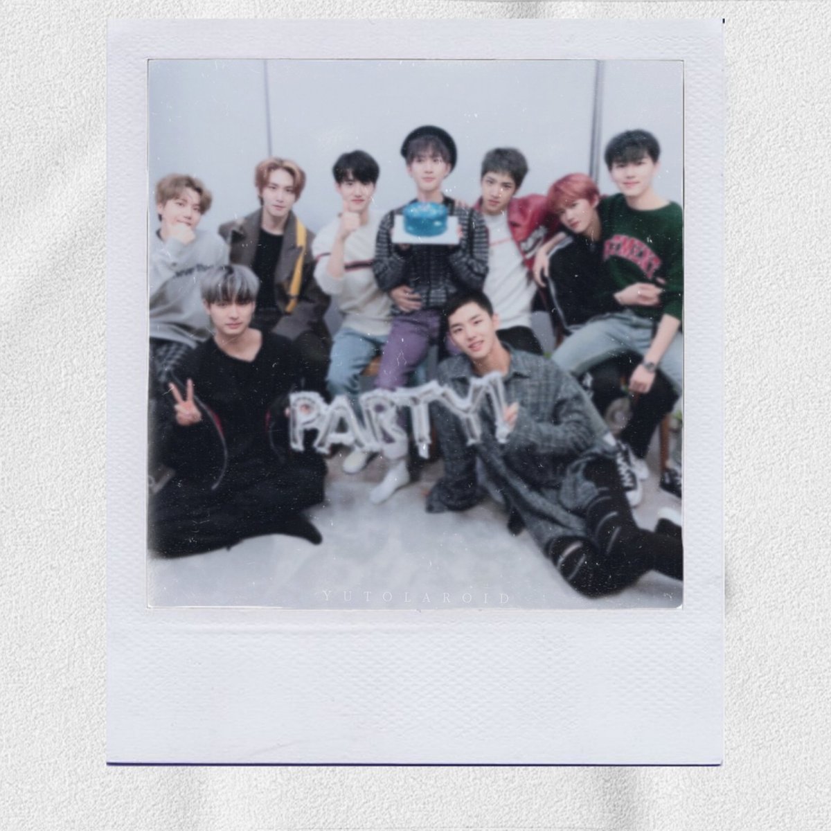YUTOLAROID's tweet photo. dearest our 9 precious stars,
thank you for existing. you guys made a lot of good songs, performed really cool, and always take your time for universe even if you are busy or tired. happy 5th anniversary🌼💙

#FiveTillForeverWithPentagon
#펜타곤5주년_우주끝까지_함께해
@CUBE_PTG https://t.co/lUIcApcene