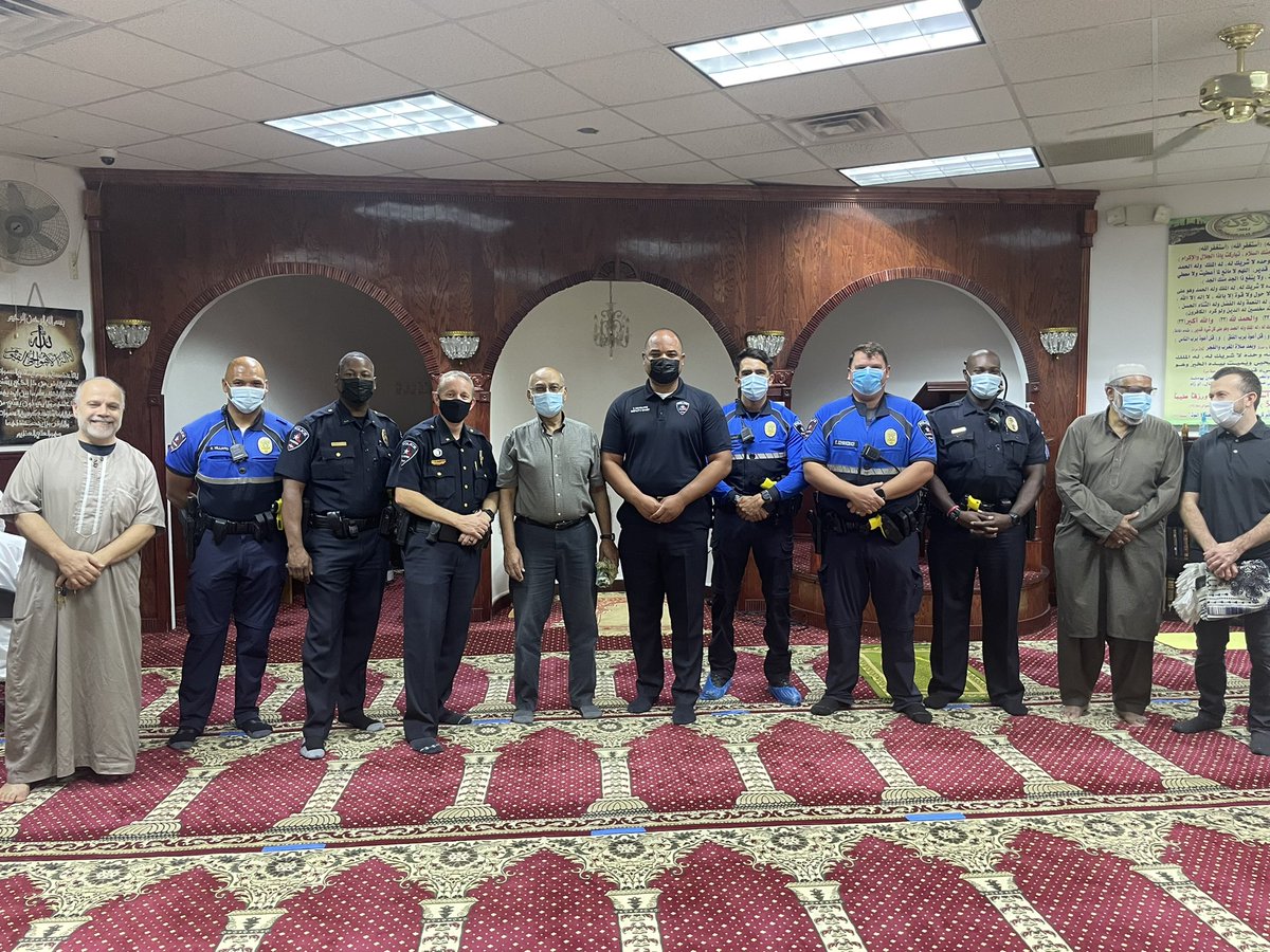 Supporting #FaithandBlue at Dar El Eman Center with <a href="/ArlingtonPD/">Arlington, TX Police</a> Deputy Police Tarrick McGuire and Acting Deputy Chief Curtis Petties along with Officers with the South Patrol District.