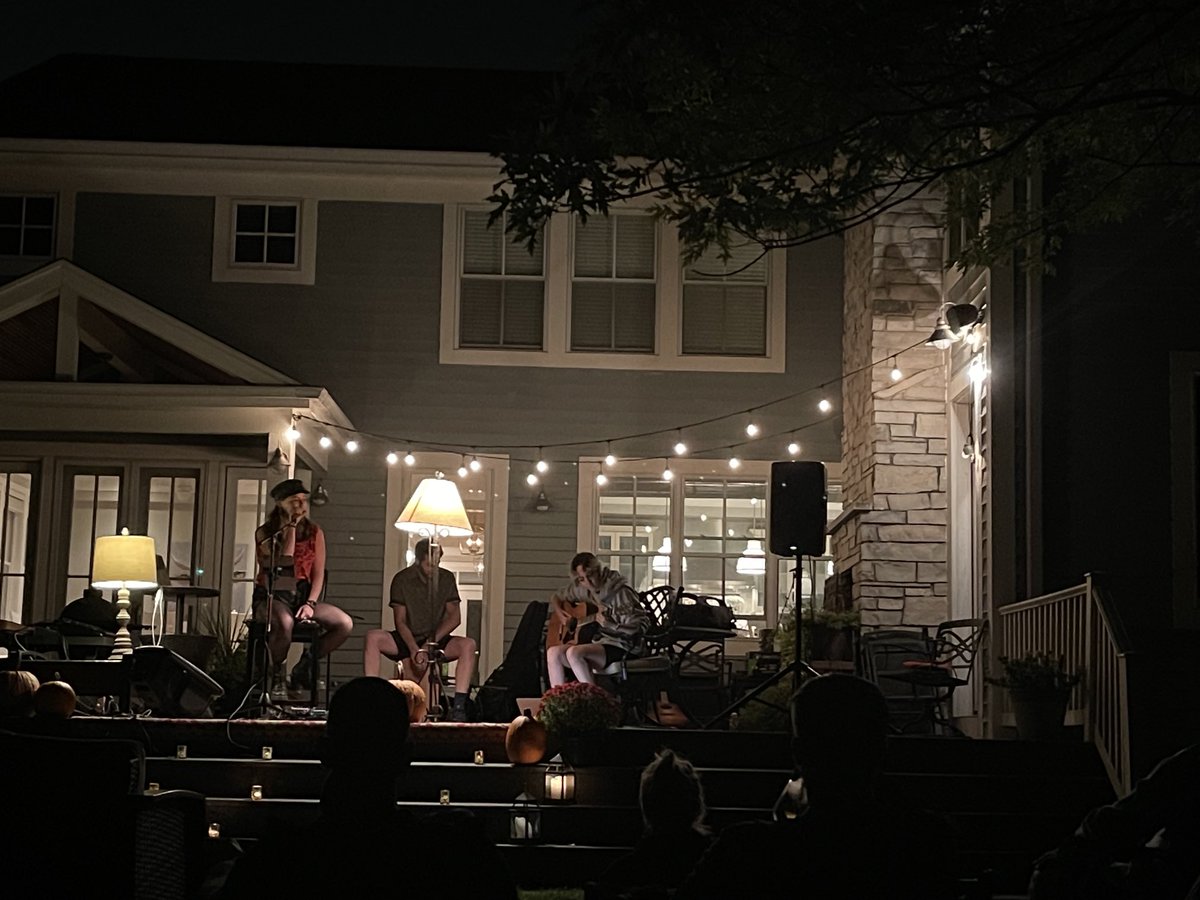 Live music at a neighbors. ❤️❤️❤️