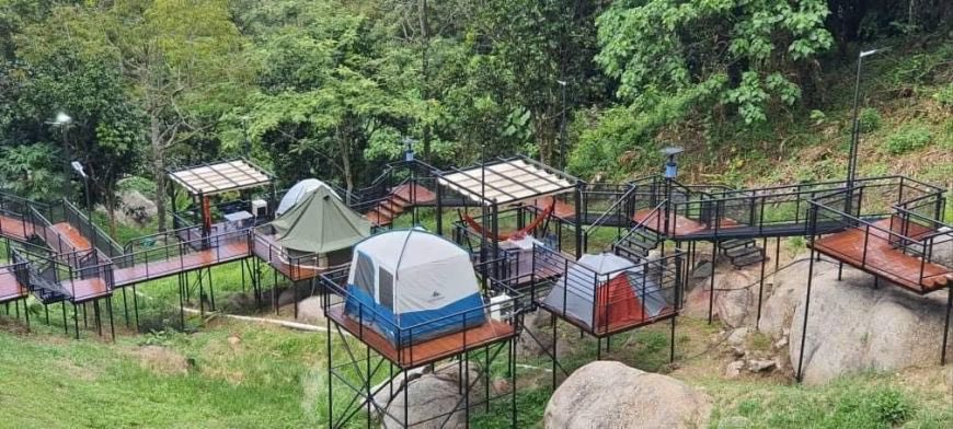 afeezvanilla's tweet photo. 📍Kuak Hill Resort, Lenggong, Perak

Ni penginapan dekat Kuak, Lenggong Perak yang famous tu. Stay sini, bangun pagi sejuk-sejuk mengopi sambil layan view 🍃

📸 : https://t.co/7xcfMgoX77 https://t.co/IPBU227BON