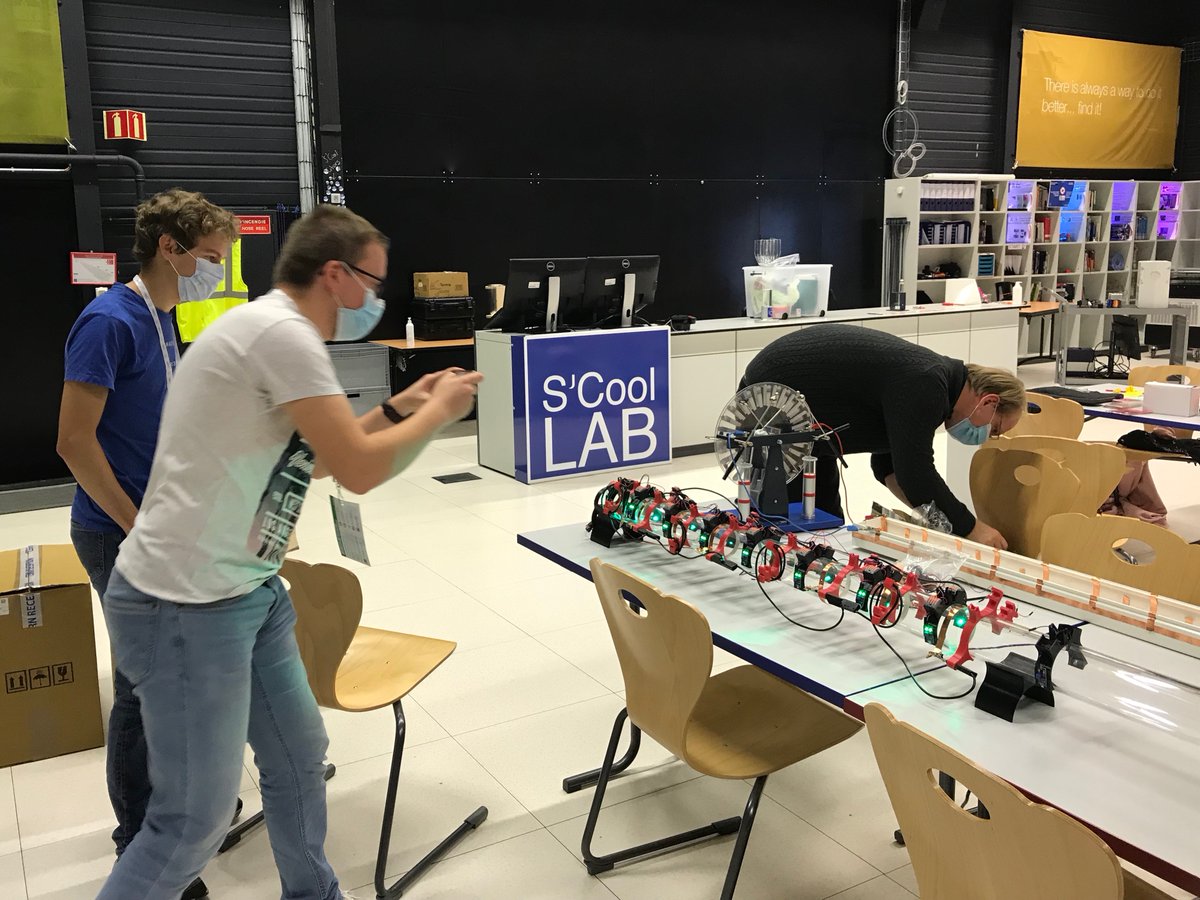 AnnecyEutopia's tweet image. Quand on se lève de bon matin pour le 2e jour, rien de tel qu&apos;une petite manip accélératrice pour démarrer 🚀
Merci #SCoolLAB @CERN_FR , et à l&apos;équipe Polybot ! 
polytech.univ-smb.fr/index.html