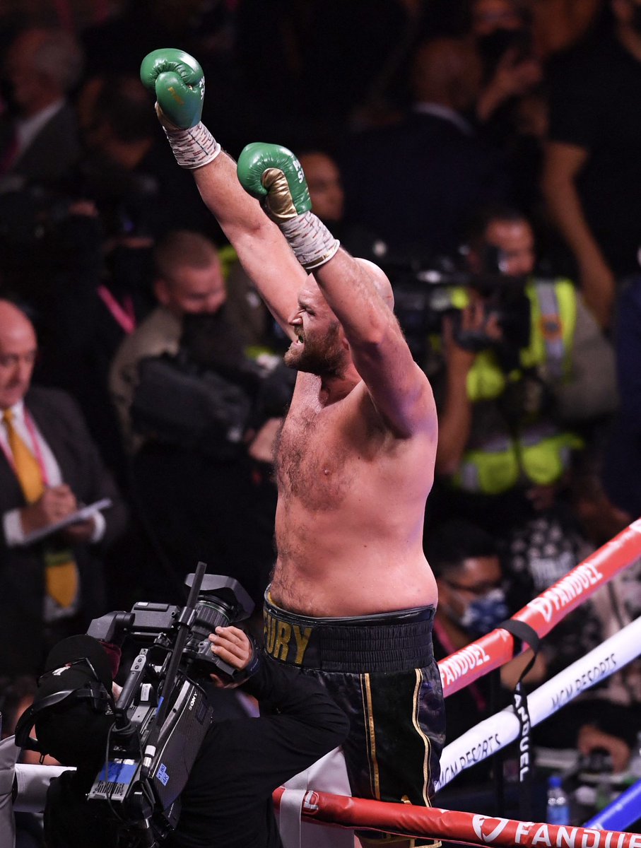 DAZNBoxing's tweet photo. Tyson Fury Delivered 👊🇬🇧 https://t.co/BGErdYZ5oT