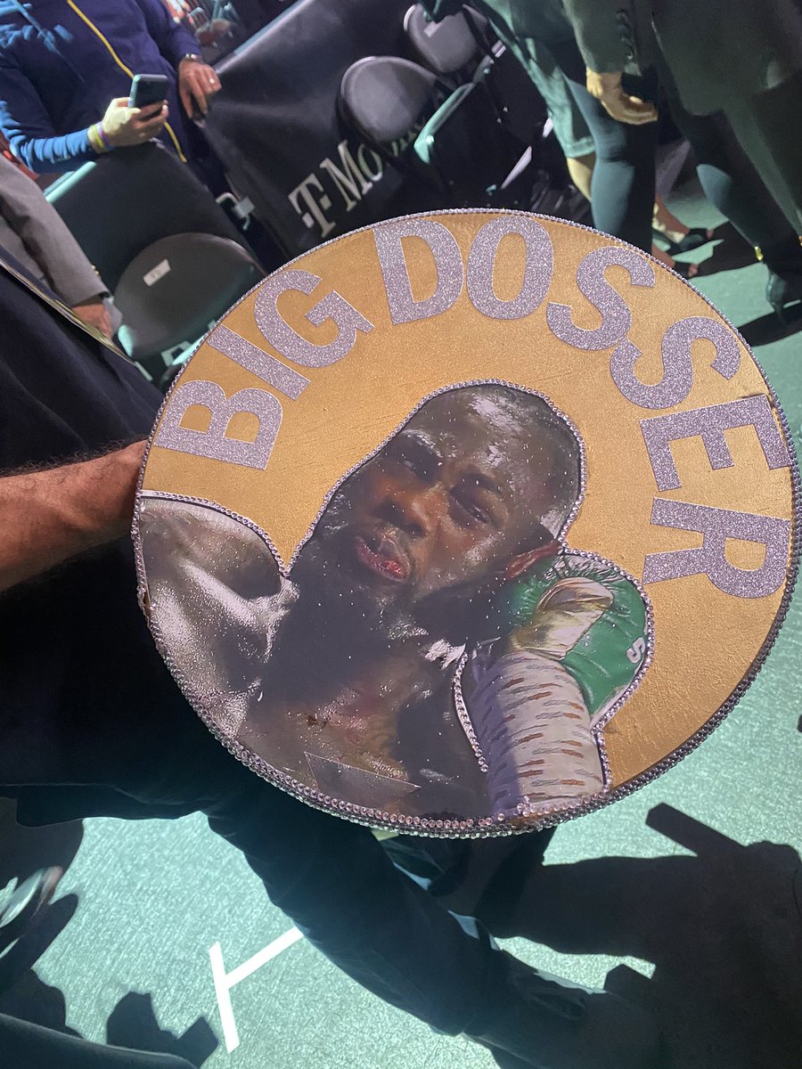 This is the stool <a href="/Tyson_Fury/">TYSON FURY</a> sat on between rounds!! @BTSportBoxing #FuryWilder3