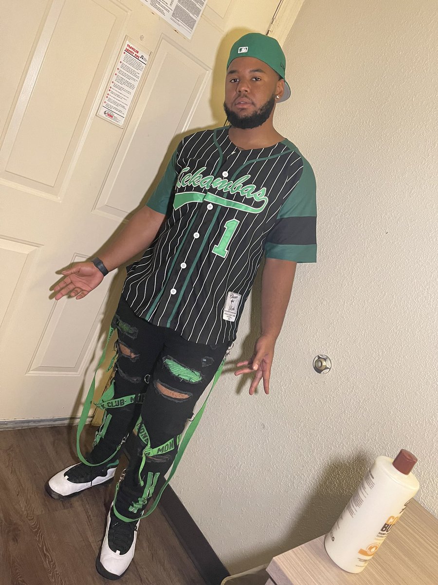 the_dream98's tweet photo. If I ain’t a young shiner then what do you call that?🤧#LLTnT https://t.co/mK3YgSenLd