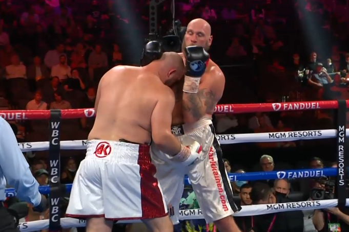 BoxingeraCom's tweet image. 💥 Robert Helenius beats Adam Kownacki for the second time, with the Pole disqualified during the sixth round for repeated low blows ‼ #kownackihelenius #FuryWilder3 #BXNERA 🥊