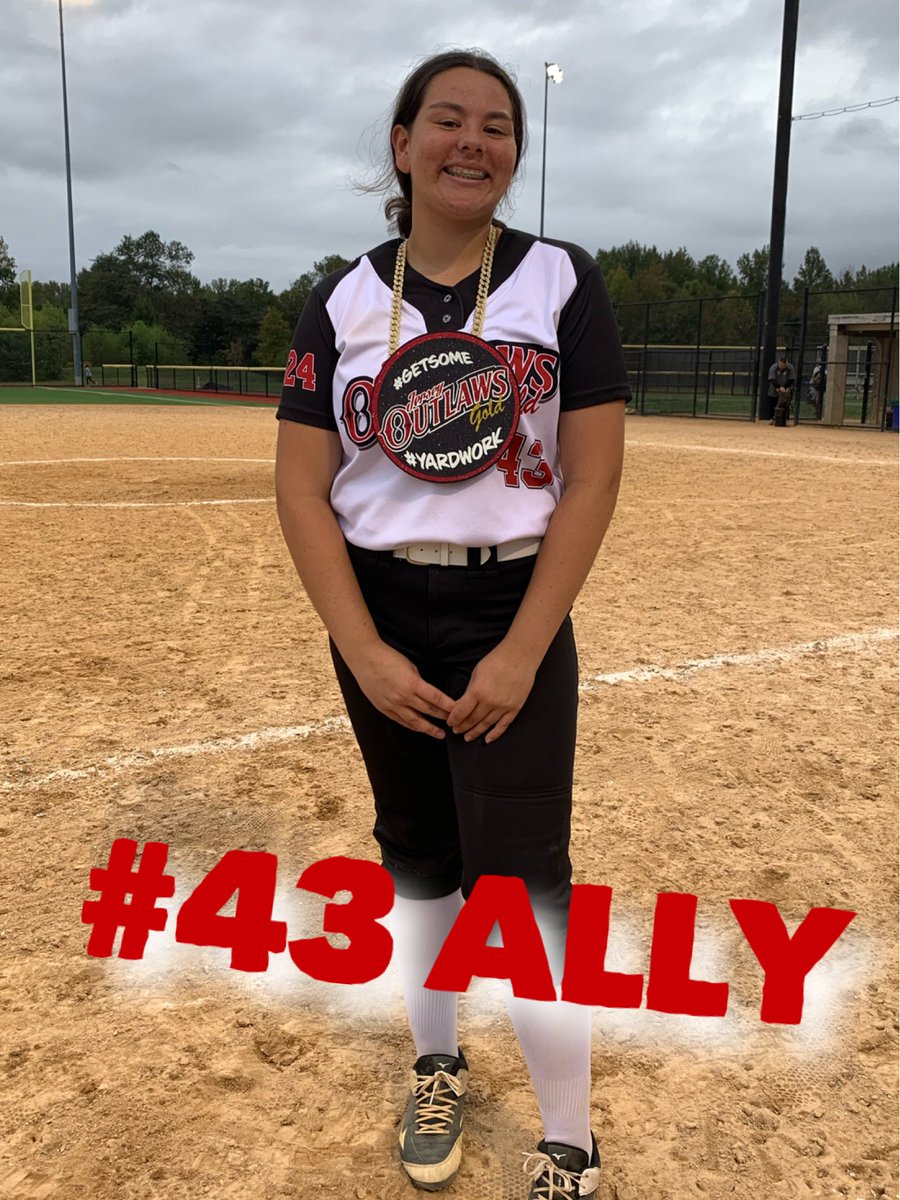 JOutlawsGold_DB's tweet photo. Shoutout to @Maciebergmann2 and @AllyFonollosa for going yard and rocking the bling. #yardwork #clubyard #getsome https://t.co/HaXIJSJiYO