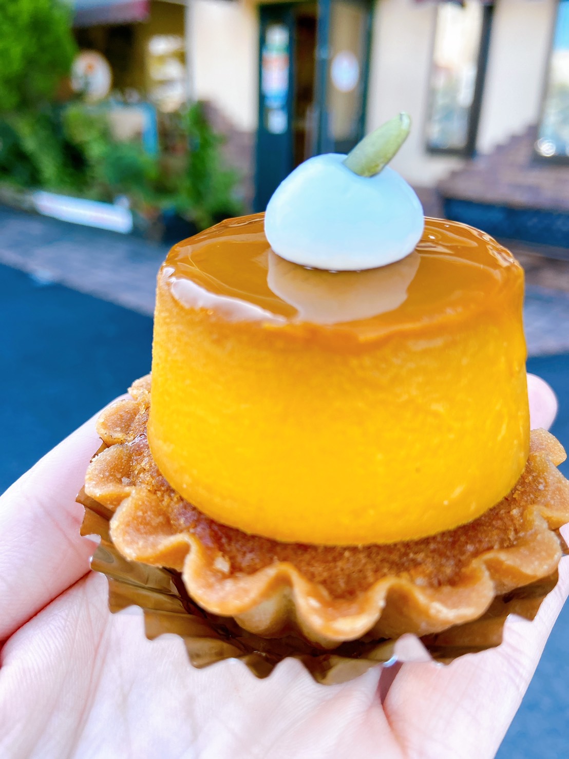 みきこ先生 宇多津のケーキ屋さん リンドンに来ました カボチャのぷりんタルト340円 クッキーシュー160円 ここのクッキーシューはやたら美味い W 大好き 宇多津 おでかけ T Co X9lwizodqe Twitter