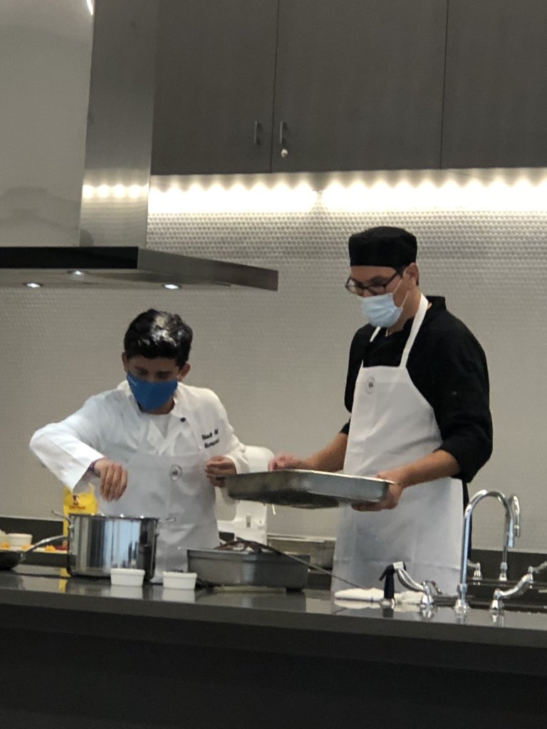 CNoahlicious's tweet photo. So #grateful and honoured to have been a part of the #grandopeningcelebration of the new Churchill Meadows Community Centre. Thank you @Sue_Ward10 @MayorCrombie and the staff at the @citymississauga especially Chef Nico, Brooke and Joey! #Mississauga @IonaCatholic @DPCDSBSchools https://t.co/oryPc4hBNa