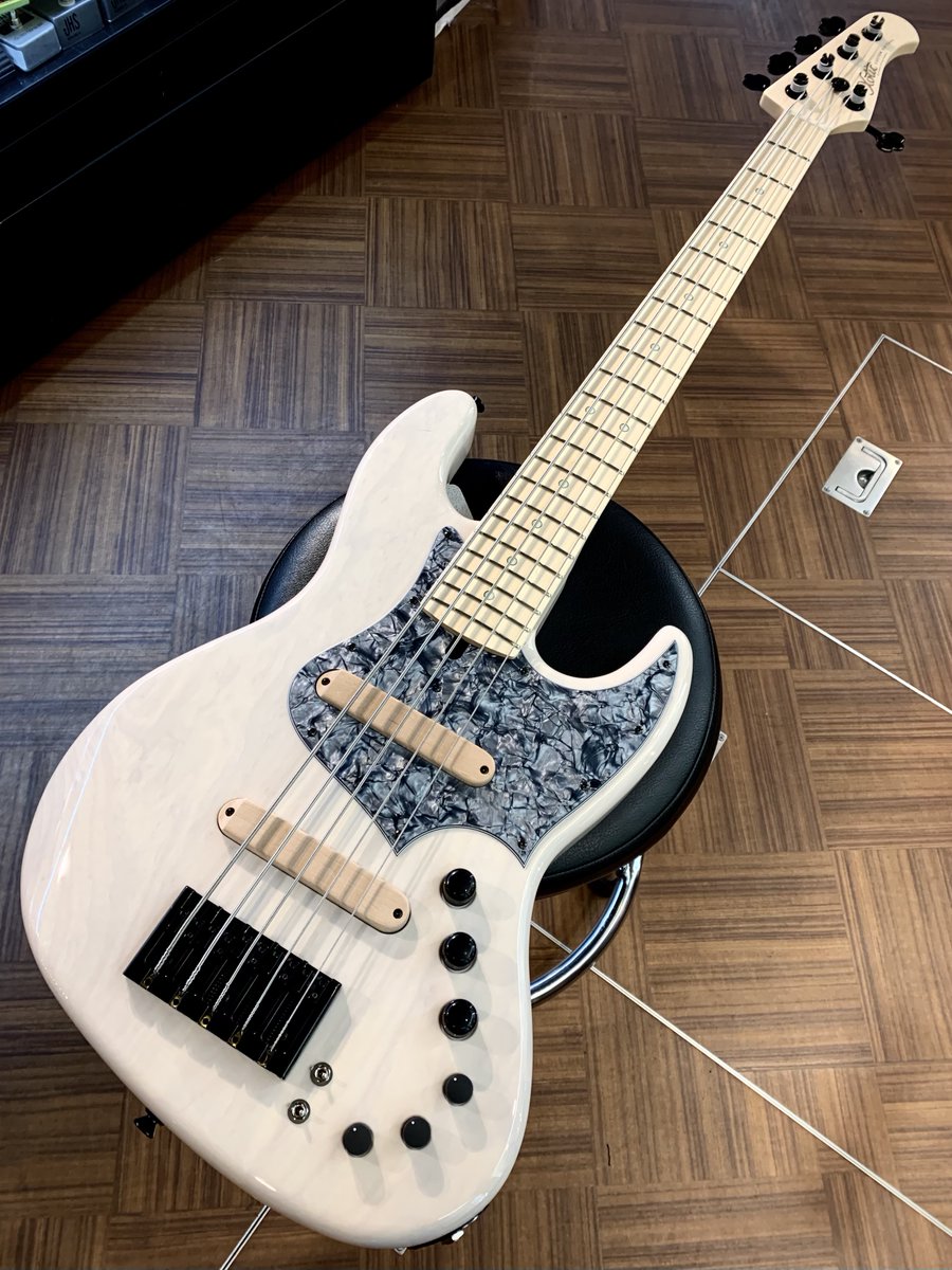 【はっぴー】 池袋店】めちゃカッコいい『Xotic XJ-1T 5st』入荷！アッシュの木目が