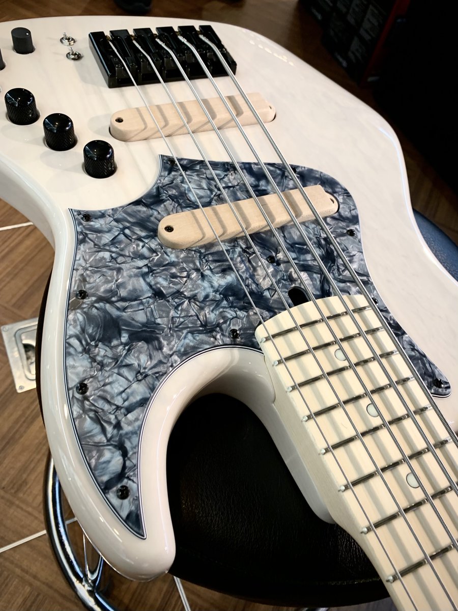 ハシカ 池袋店】めちゃカッコいい『Xotic XJ-1T 5st』入荷！アッシュの木目が