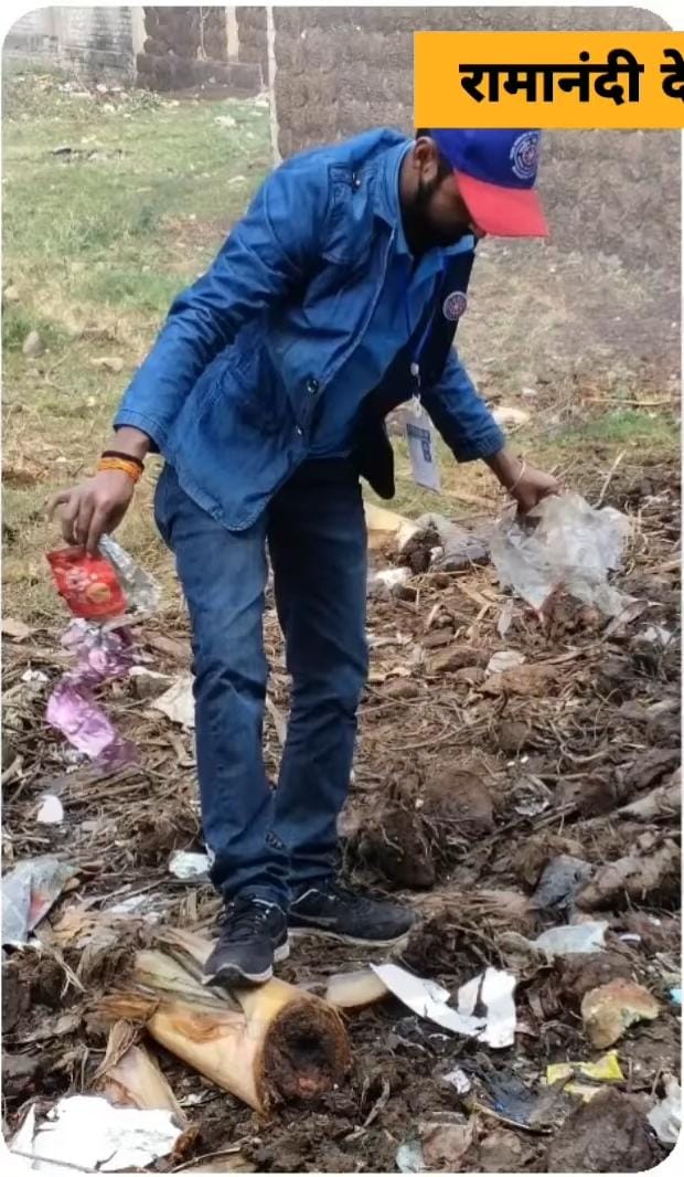 NSSRDPATNA's tweet photo. Our Team Leader of NSS T.M. https://t.co/6F1PCEVJuT Bhagalpur collected single use plastic from garbage and handed over to NagarNigam. Total 2 kg single use and recyclable plastic is collected by him. #Cleanindia @_NSSIndia @YASMinistry @ianuragthakur @NisithPramanik https://t.co/qNQH0Vx15r