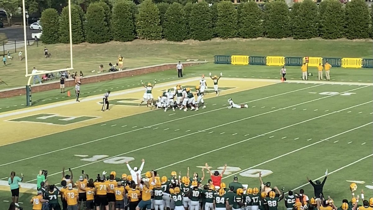 blondehawg's tweet photo. Exciting win by @ATUFootball ♥️Wonder Boys #FightOn #ArkTech #Alumni #JerrytheBulldog https://t.co/wOAOom6JXR