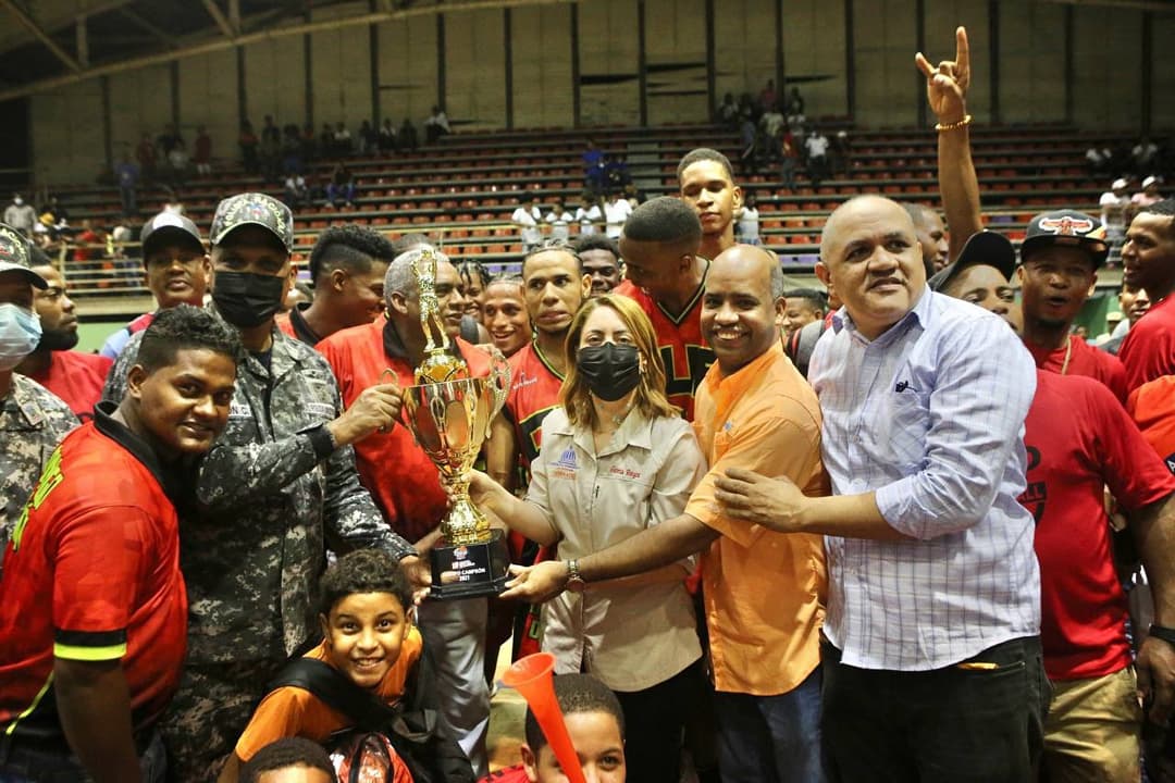 Andrickson's tweet photo. ¡MISION CUMPLIDA!

FINALIZA CON EXITO EL 10° TORNEO DE BALONCESTO SUPERIOR DE LOS ALCARRIZOS @TBSAlcarrizos

Gracias a todos los Patrocinadores de este evento, por confiar en el comité Organizador, Presidido por @GloriaReyesG y como director Ejectivo a @albertocarabalo
¡Gracias! https://t.co/9oy8IHZGln