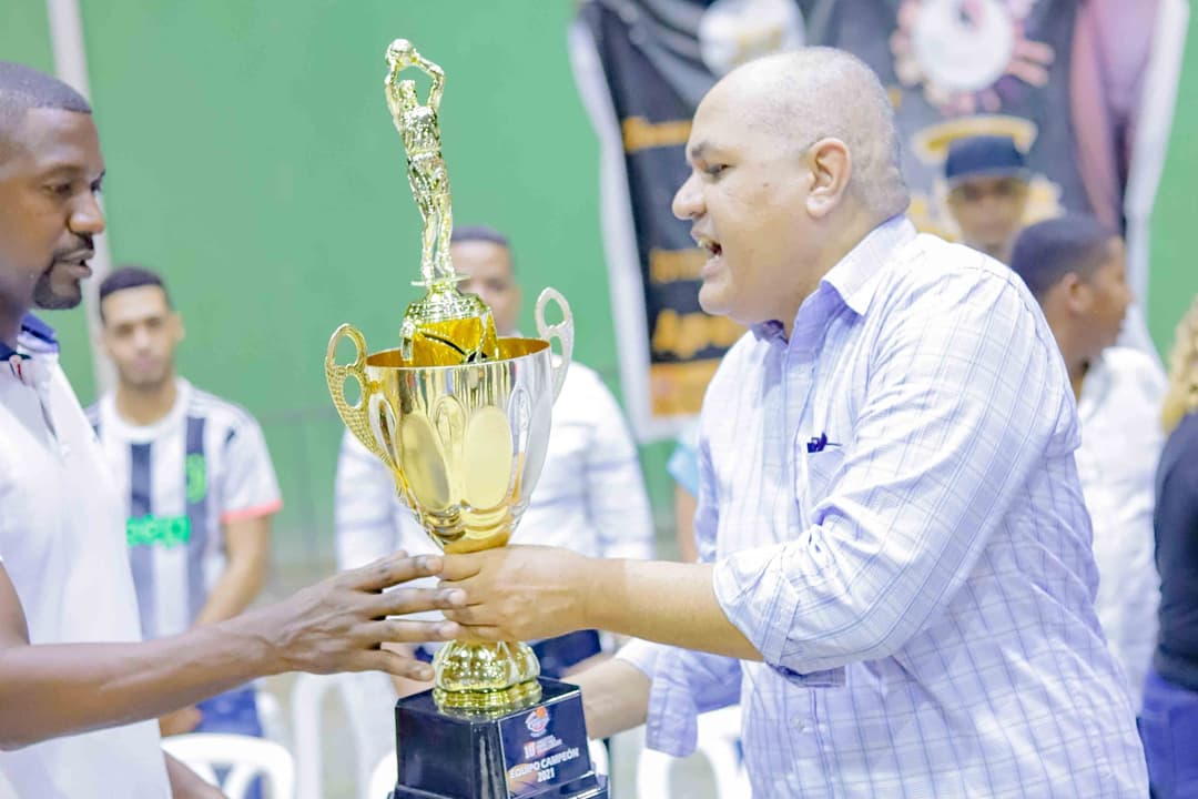 Andrickson's tweet photo. ¡MISION CUMPLIDA!

FINALIZA CON EXITO EL 10° TORNEO DE BALONCESTO SUPERIOR DE LOS ALCARRIZOS @TBSAlcarrizos

Gracias a todos los Patrocinadores de este evento, por confiar en el comité Organizador, Presidido por @GloriaReyesG y como director Ejectivo a @albertocarabalo
¡Gracias! https://t.co/9oy8IHZGln