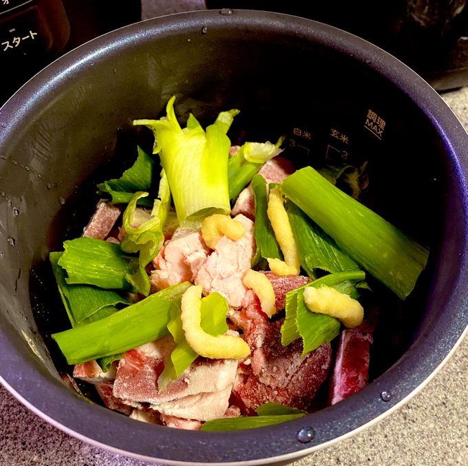 シロカの電気圧力鍋で業務用スーパーの牛すじを暫し放置するとトロトロの肉ができるんだ…飛ぶぞ 