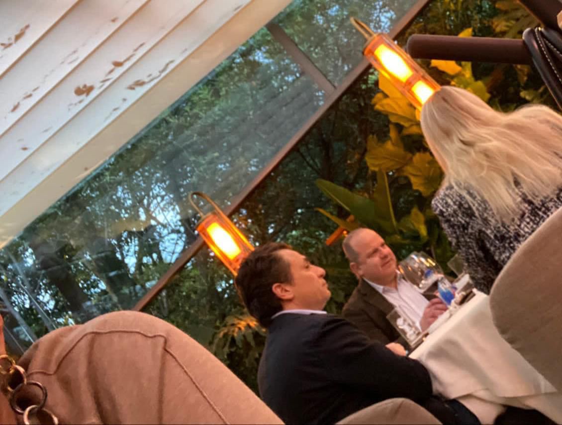 literalmexico's tweet photo. Hablamos con la gerente Pilar del Hunan de Las Lomas y nos comenta que no tienen información sobre la presencia de Emilio Lozoya en el restaurante el día de hoy como reporta @lumendoz y publica esta fotografía https://t.co/gd4FO2sodQ