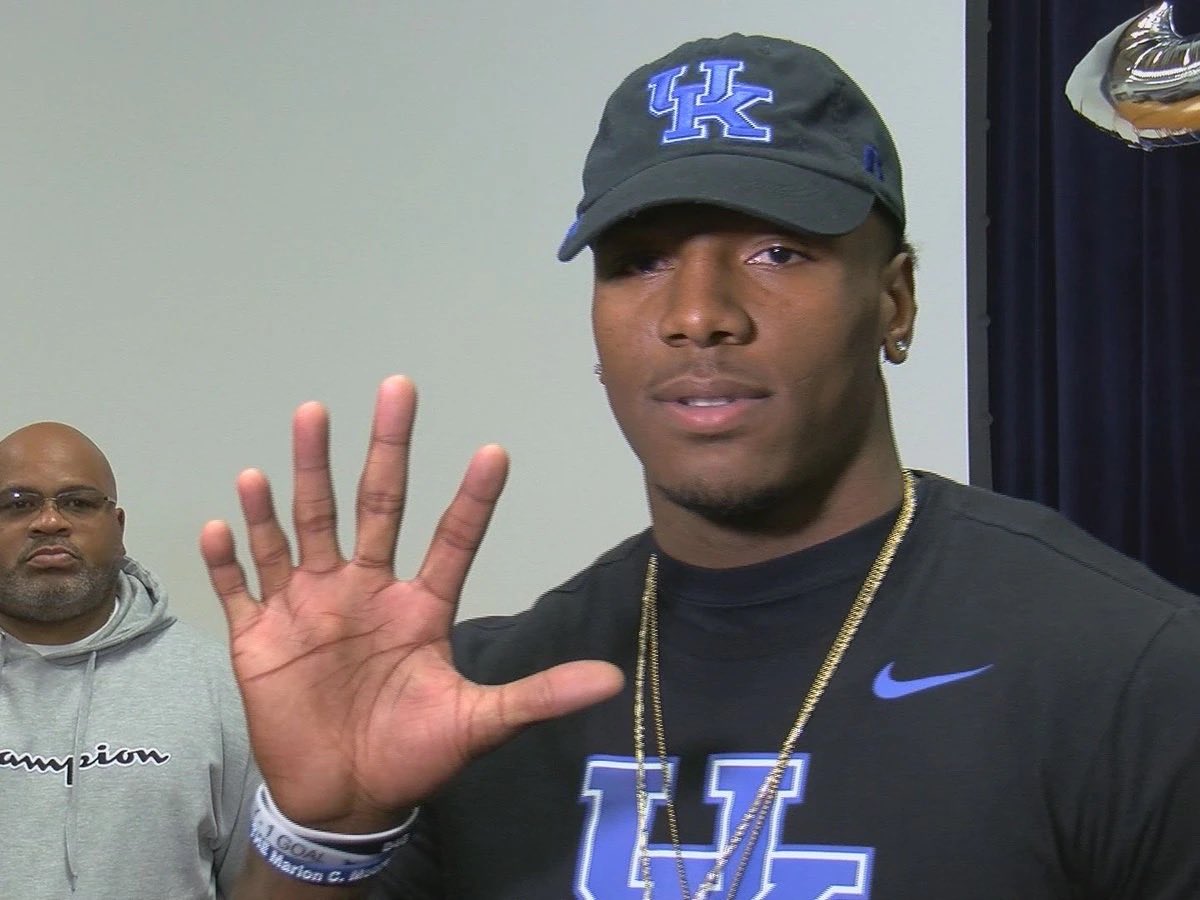 KySportsRadio's tweet photo. How many victories does Kentucky have? https://t.co/gYI9qKOGfx
