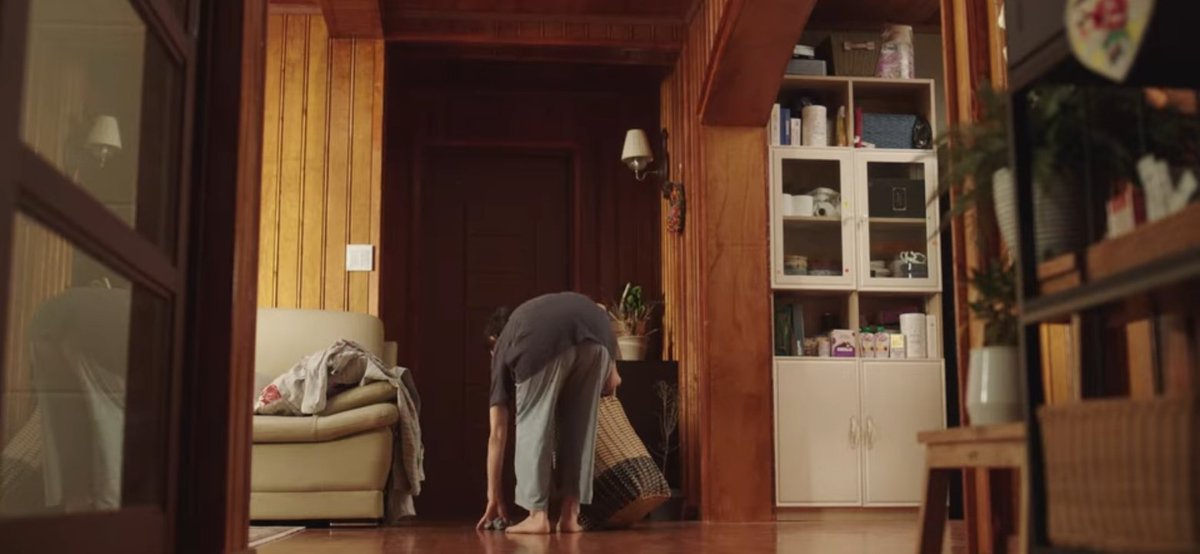 kdramacheese's tweet photo. After all, it's not about the shoelaces nor the socks. It's about wives who spend their lives trying to seek for appreciation with their partners. It's about hinting that we should atleast, even once be grateful for them for all their sacrifices as a woman.
#HometownChaChaCha https://t.co/8jRqCx2G4x