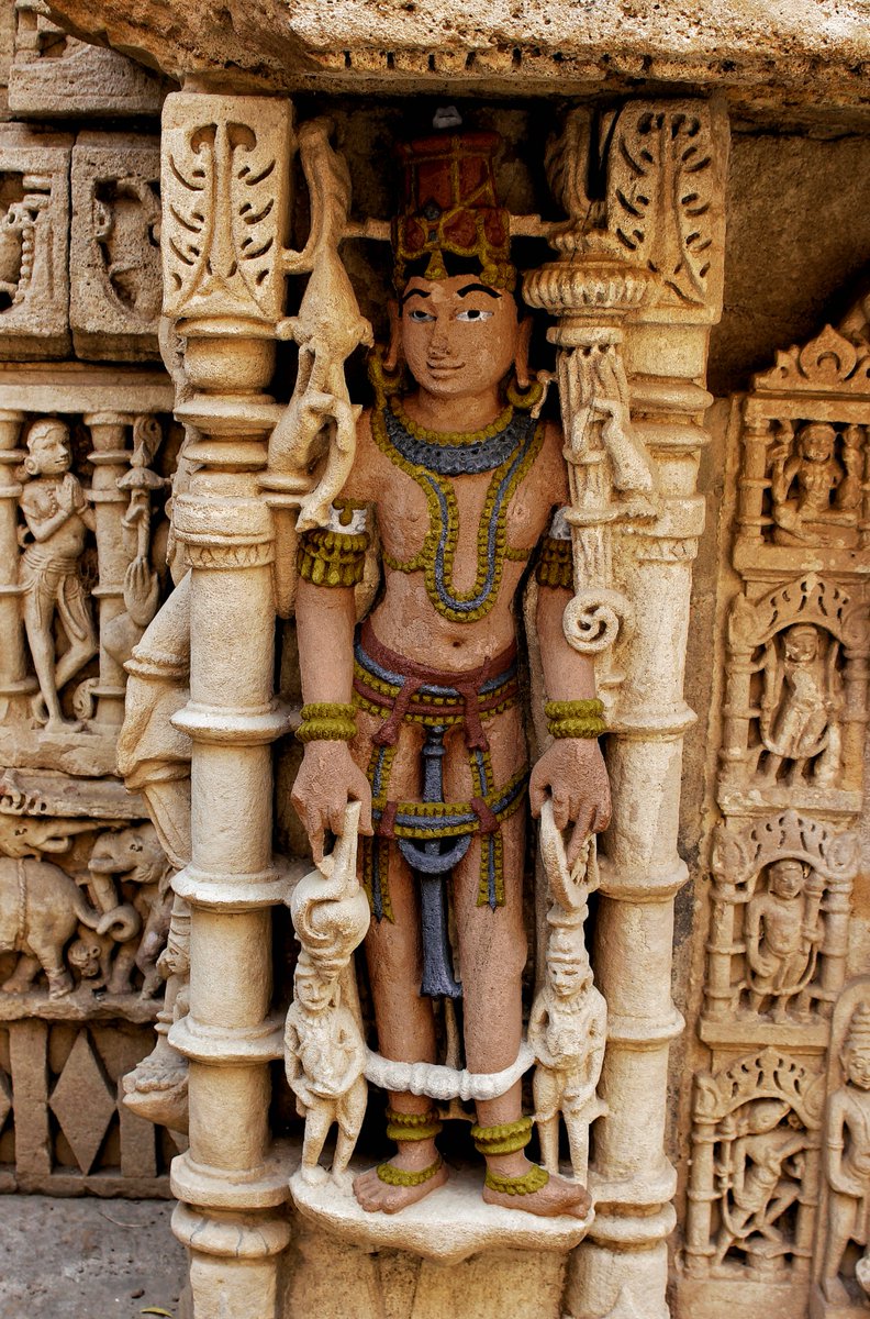 ProgenStudio's tweet photo. Fun Project:

Rani ki vav (Queens stepwell) in #Gujarat is a 7-level inverted temple constructed during the Chaulukya Dynasty that hosts over 1000 beautiful #sculptures from 11th century #India.

I will take great joy in colorizing these images. https://t.co/mkZjjQnBel