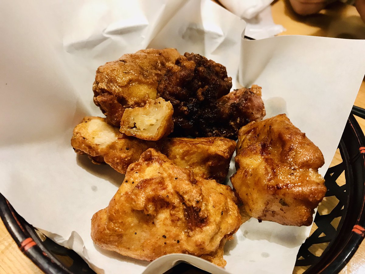 安くて美味しいトリキ。
焼き鳥以外でも、釜飯や唐揚げなど様々なメニューがありどれも美味しい。
キャベツはおかわり無料。
いつも混んでいるので、電話確認・予約しておくと安心。