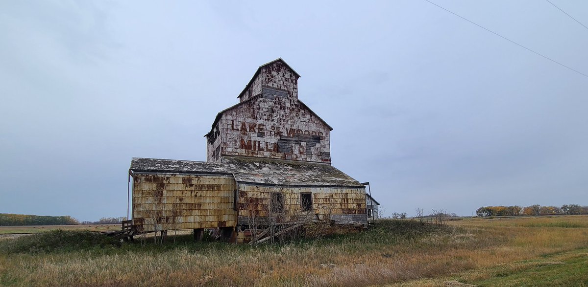 DanOCan's tweet image. Is this the oldest standard-plan #grainelevator in Canada?  Many think so but it is scheduled for demolition this Fall.  We drove more than 1300km to Elva, Manitoba to see it before this #historicstructure is lost forever. #manitoba #backroads #prairie #exploremb