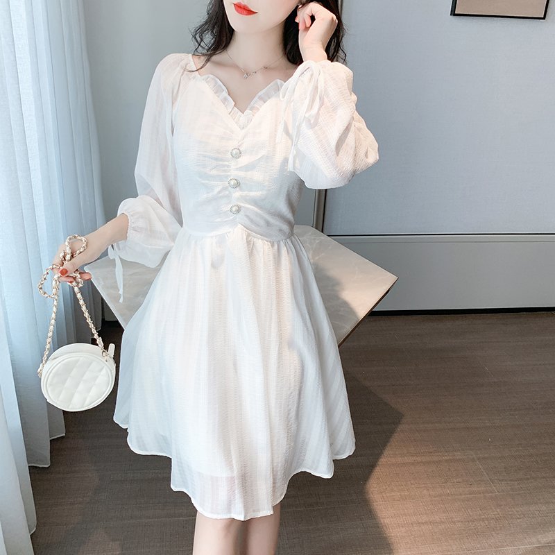 drinnaz's tweet photo. The law is simply - dolling a white dress🤍

🔸Korean Midi Dress
▶️RM63.17

🌼 https://t.co/DvymBFrGbW https://t.co/tFzCn6R1PW