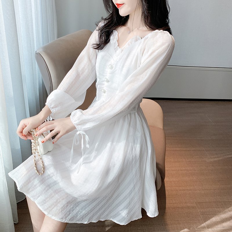 drinnaz's tweet photo. The law is simply - dolling a white dress🤍

🔸Korean Midi Dress
▶️RM63.17

🌼 https://t.co/DvymBFrGbW https://t.co/tFzCn6R1PW