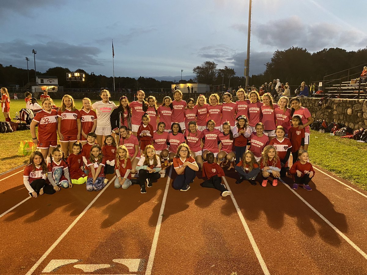 HHSVarSoccer's tweet photo. Tonight we wore pink to support cancer awareness. We have all known someone who has fought their own battles with this. Tonight was extra special as we again dedicated our game to the Sullivan family.#CancerAwareness #hawks https://t.co/jvEHDTxrde