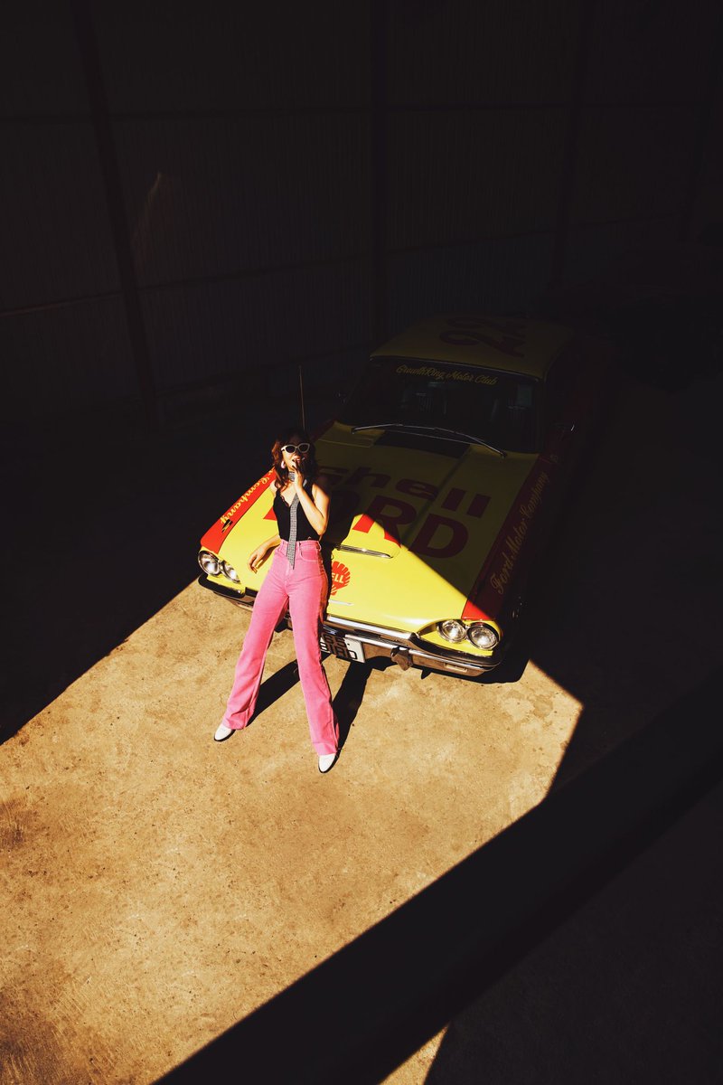 PLUTONIUMOK's tweet image. @shell @Ford classic livery wrap on 65' Thunderbird

Photographer : Dicky M Ma
Model : Rose Ma
Project by : Kenji Wong, 年輪事務所；GP夢；Shell HK；#PLUTONIZATION