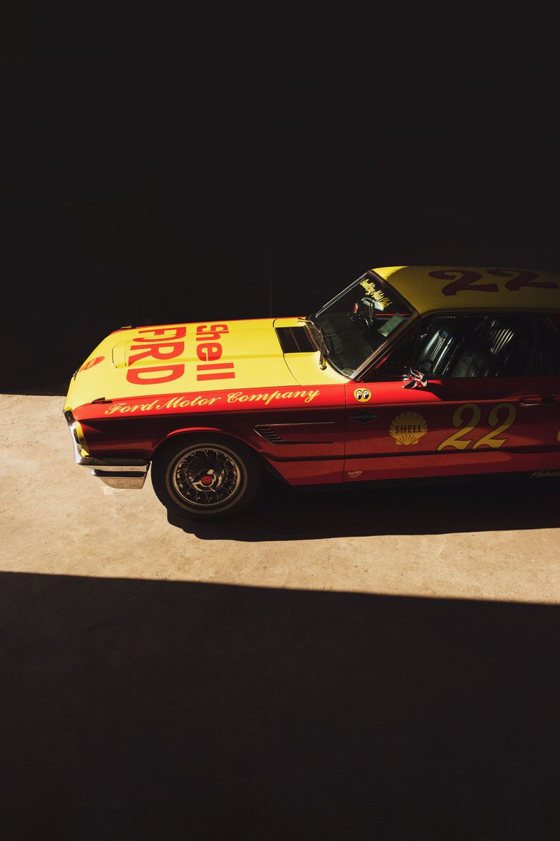 PLUTONIUMOK's tweet image. @shell @Ford classic livery wrap on 65' Thunderbird

Photographer : Dicky M Ma
Model : Rose Ma
Project by : Kenji Wong, 年輪事務所；GP夢；Shell HK；#PLUTONIZATION