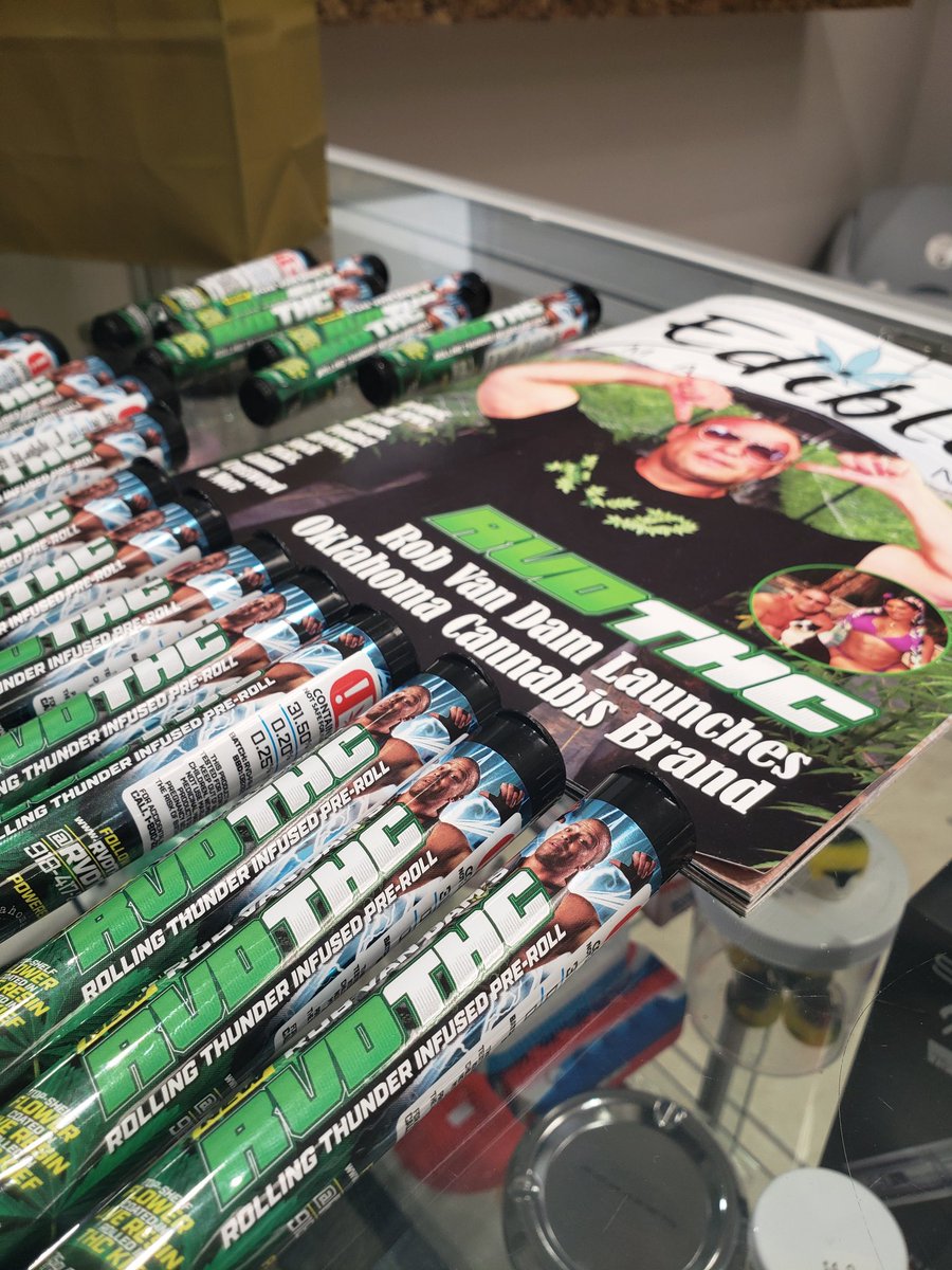 EdiblesList's tweet photo. @jaleelwhite Have you had a chance to try @TherealRVD's new #RVDTHC Rolling Thunder Infused Prerolls? Would love to interview you for Edibles Magazine!! ππ https://t.co/4DoNnObrgx